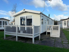 Lapwing 26, California Cliffs, Parkdean, Sleeps Eight, Free Wi-Fi, Pet Friendly, Bed Linen and Towels Included